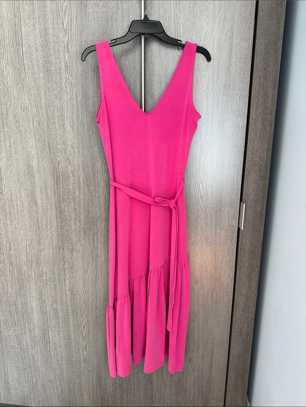 Banana Republic Women's V-Neck Sleeveless Midi Dress with Waist Tie - Fuchsia